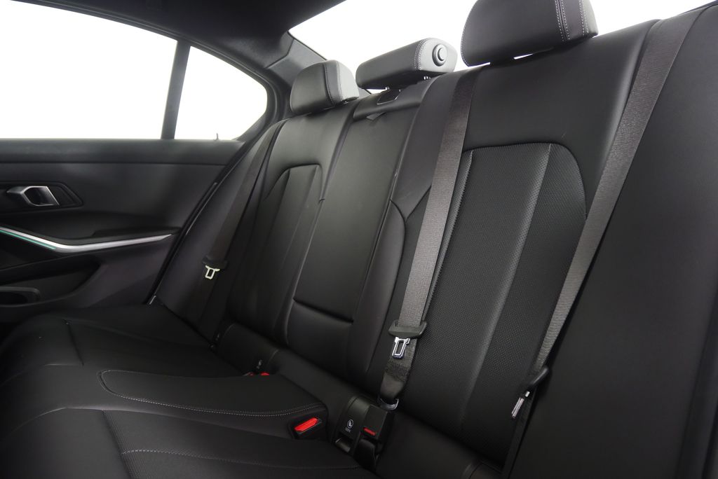 Thumbnail: 2025 BMW 3 Series - 16