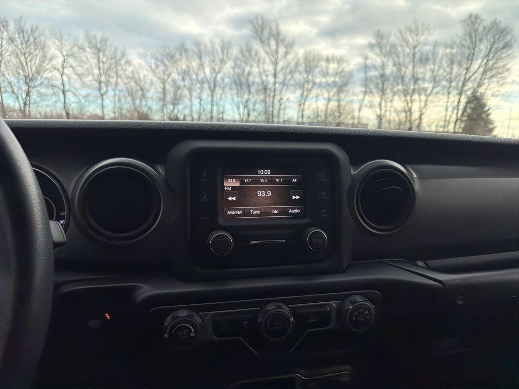 Thumbnail: 2021 Jeep Wrangler - 14