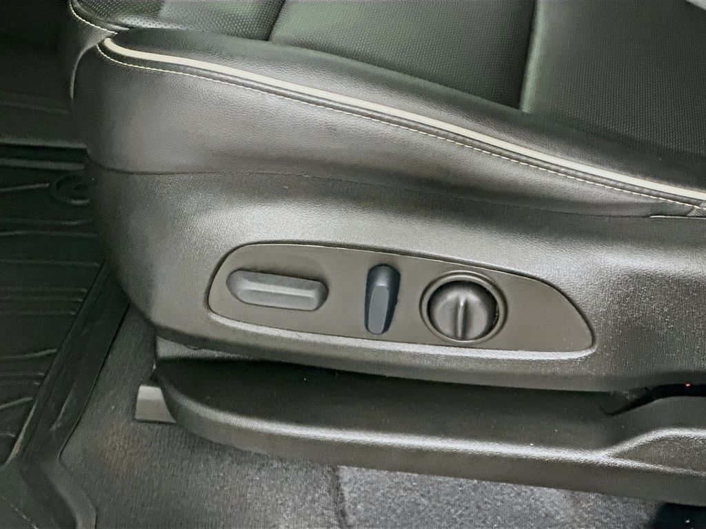 Used 2023 White Chevrolet Premier image 22