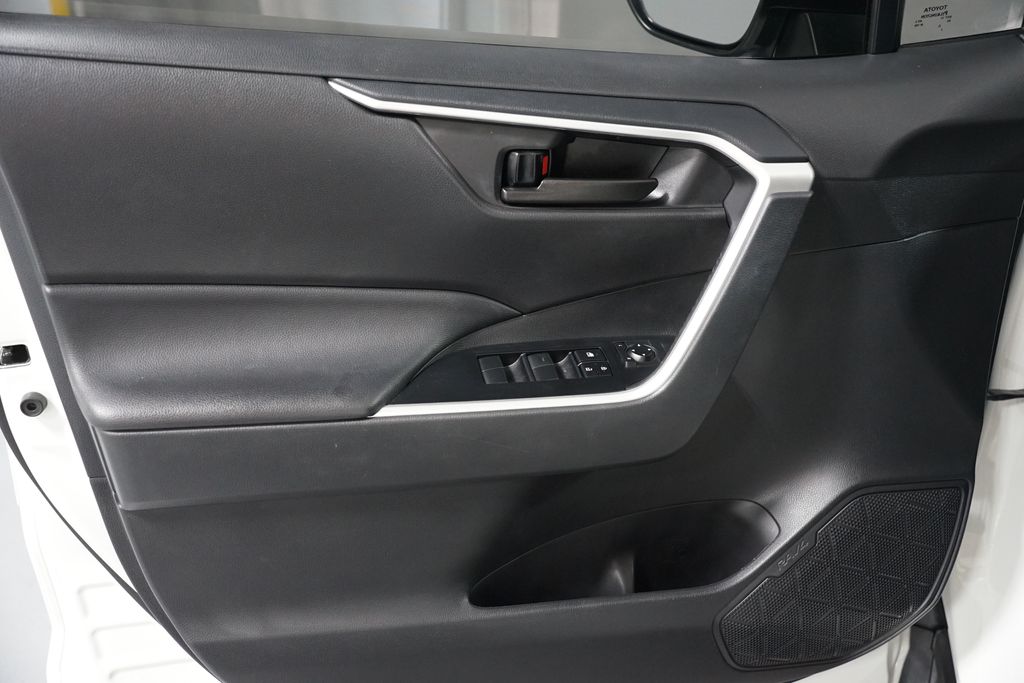 Thumbnail: 2021 Toyota RAV4 - 27