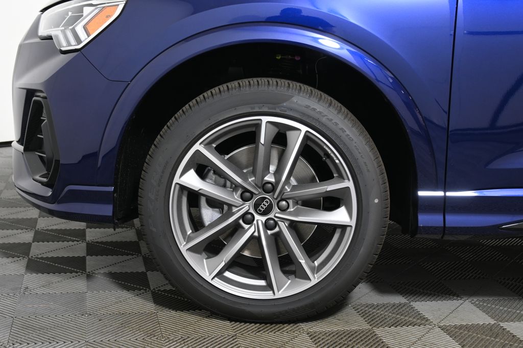 Thumbnail: 2025 Audi Q3 - 11