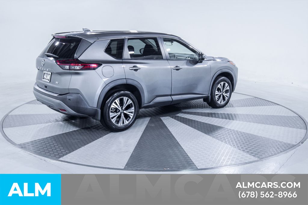 Used 2022 Gray Nissan SV image 10