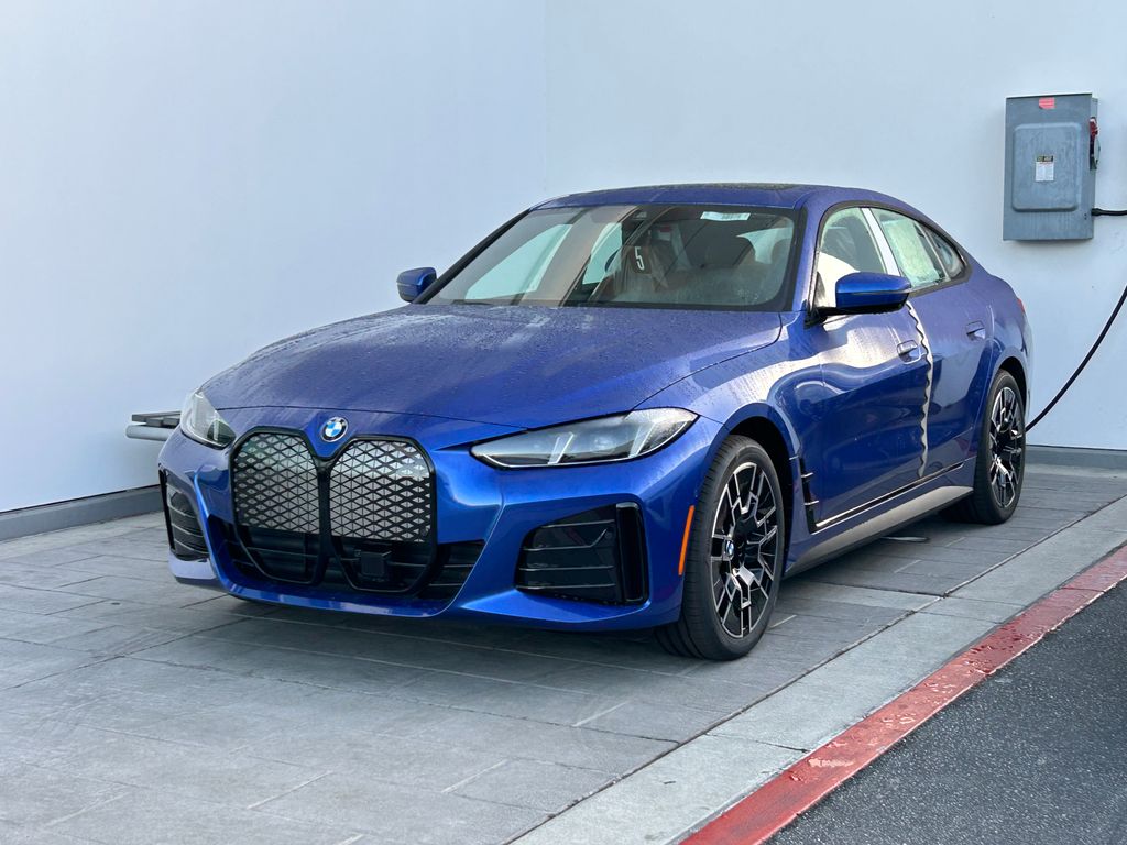 Thumbnail: 2026 BMW i4 - 2