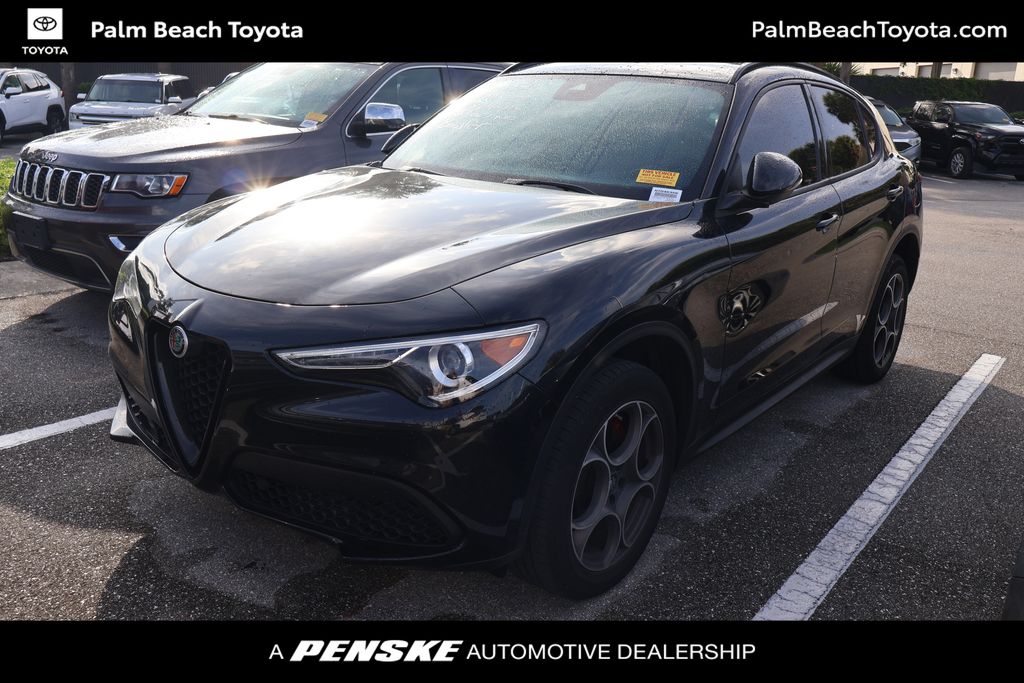 Thumbnail: 2022 Alfa Romeo Stelvio - 1