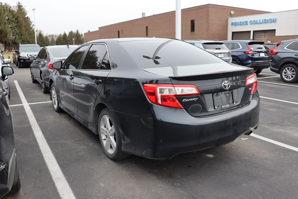 2012 Toyota Camry SE 2