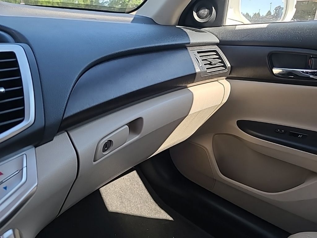 Used 2013 White Honda EX-L image 6