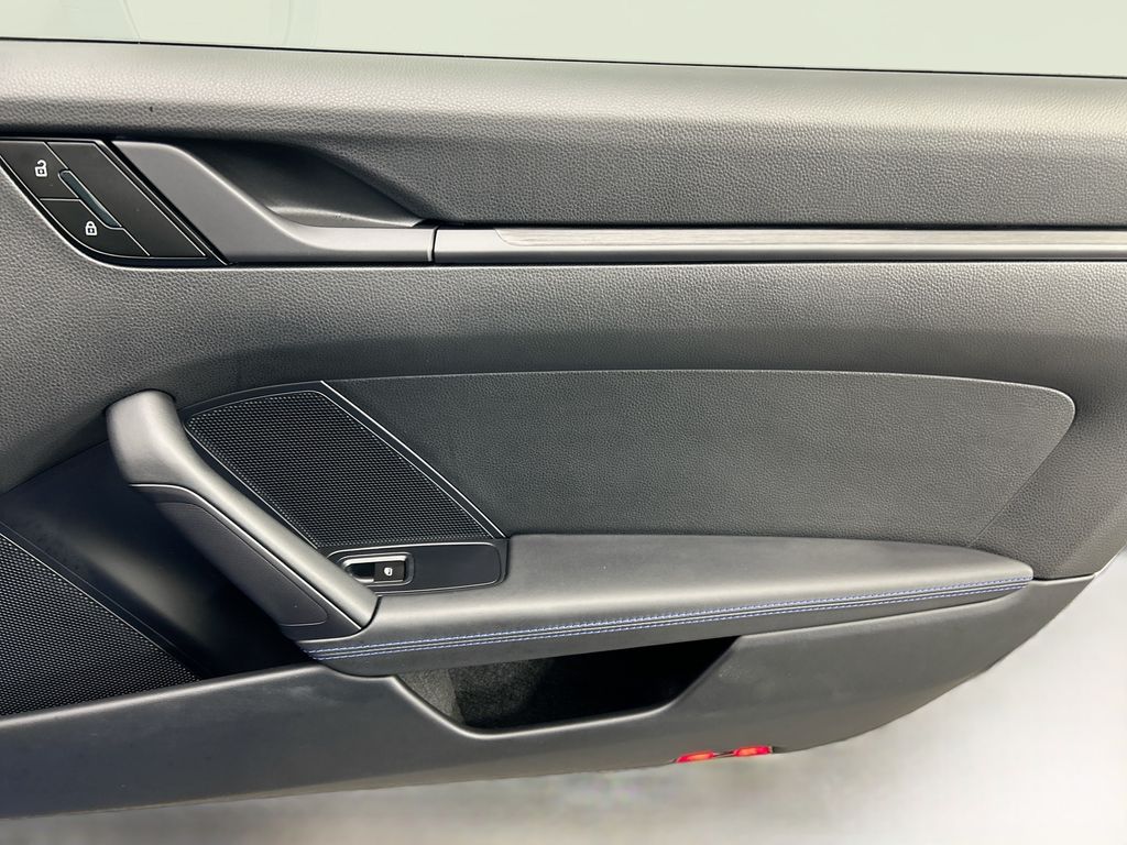 Thumbnail: 2025 Porsche 911 - 24