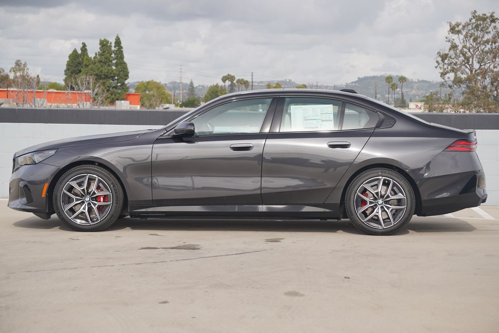 Thumbnail: 2026 BMW i5 - 4