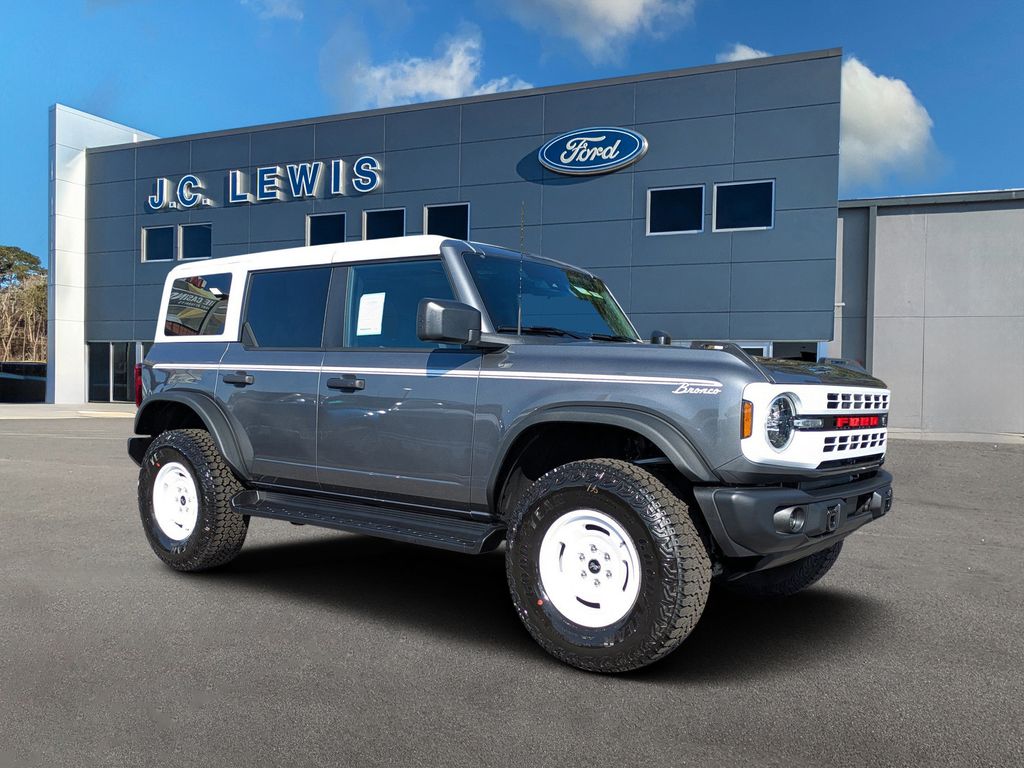 2025 Ford Bronco Base's photo