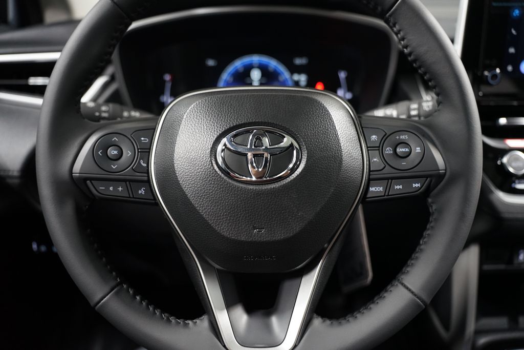 2025 Toyota Corolla Cross XLE 12