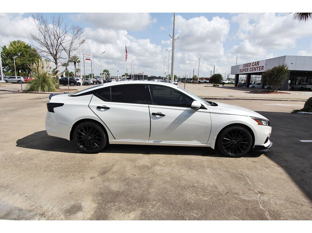 2020 Nissan Altima 2.5 Platinum White at Emmons Autoplex