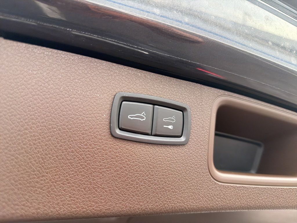 Thumbnail: 2017 Porsche Macan - 23