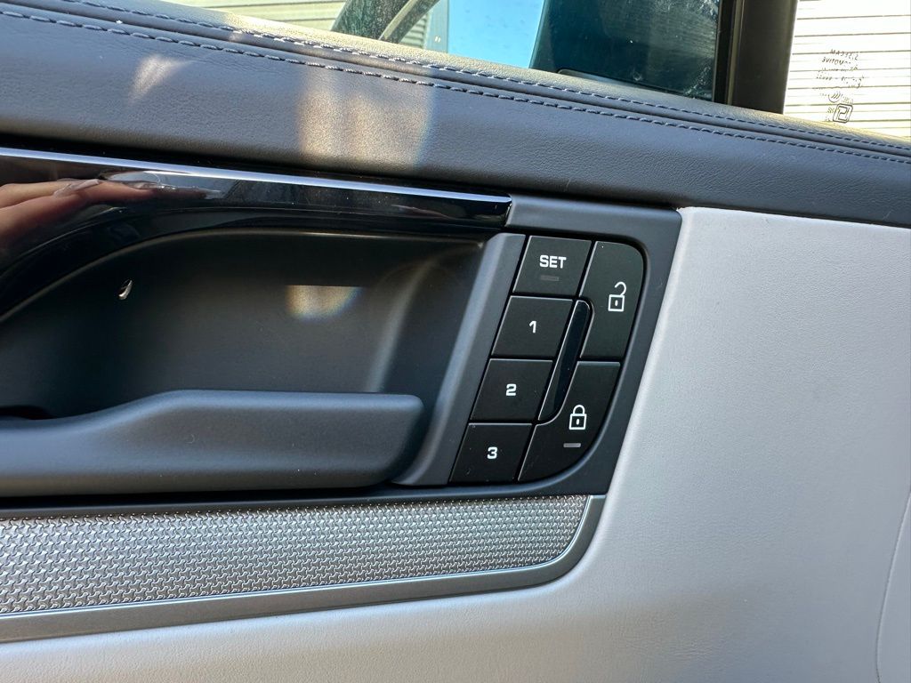 Thumbnail: 2026 Porsche Cayenne - 19