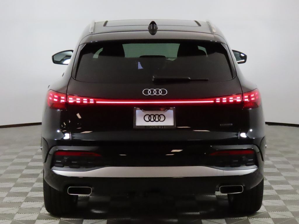 Thumbnail: 2025 Audi Q5 - 4