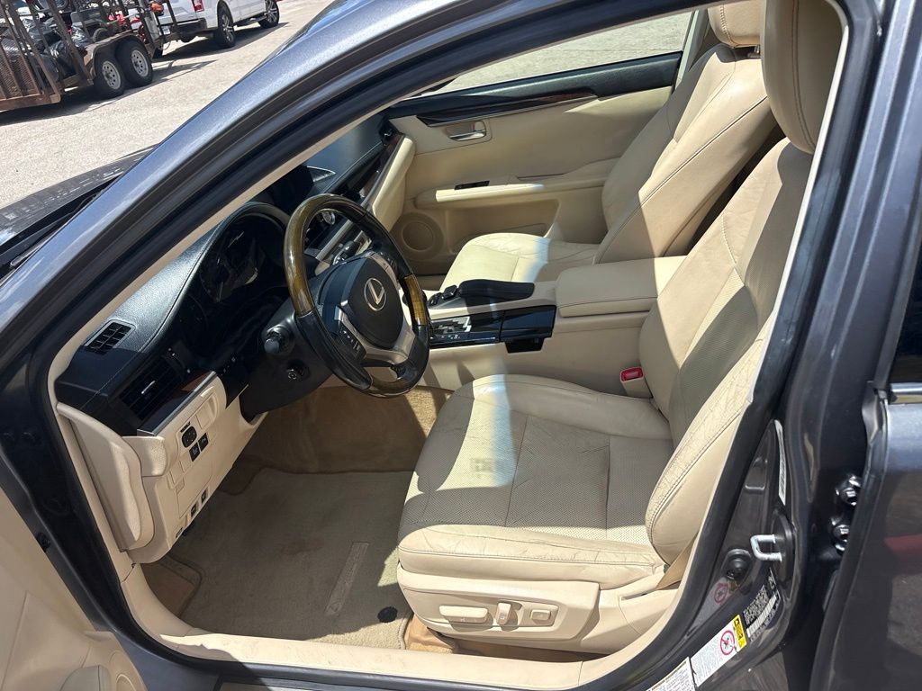 Thumbnail: 2015 Lexus ES - 16