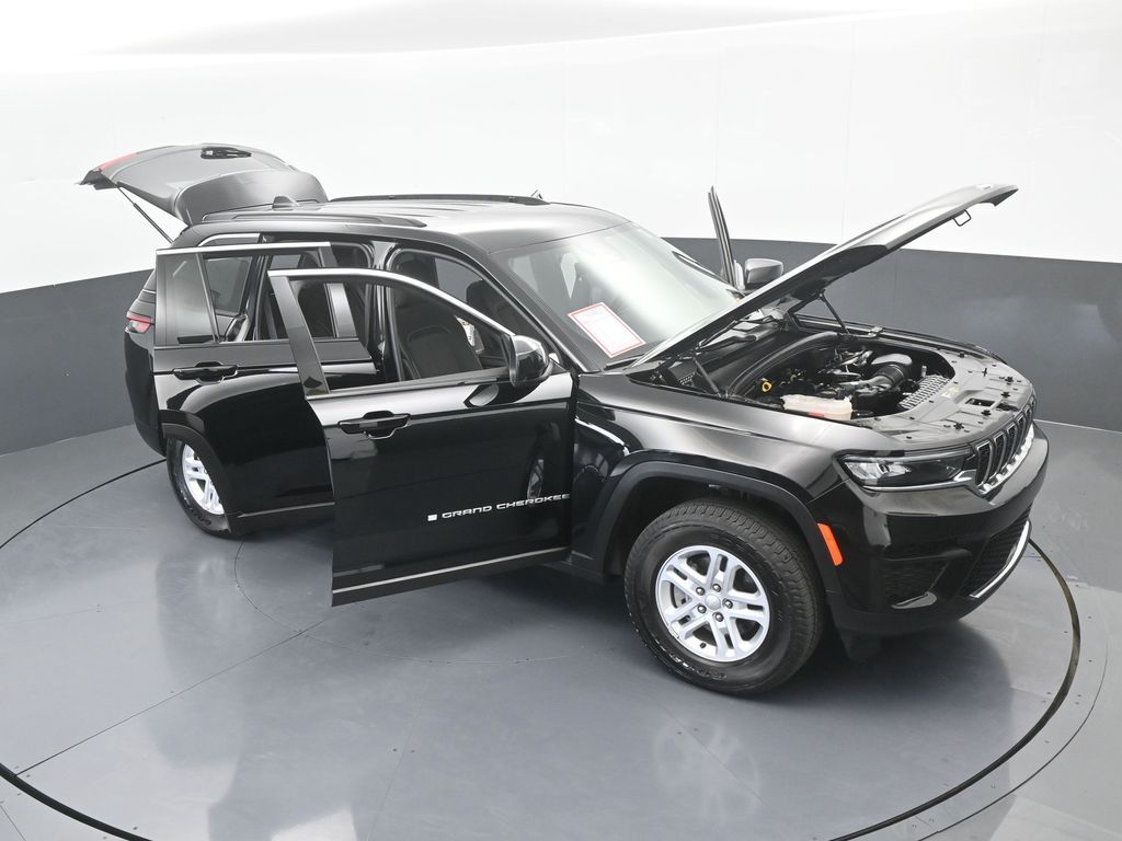 Used 2025 Diamond Black Crystal Pearlcoat Jeep Laredo image 71