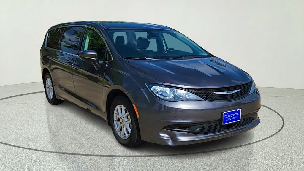 2021 Chrysler Voyager LX's photo