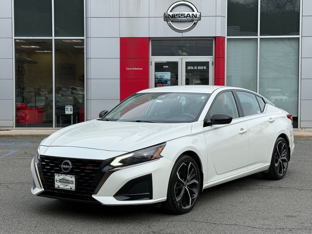 Pearl White Tricoat 2024 Nissan Altima Sedan Front-Wheel Drive Continuously Variable Transmission