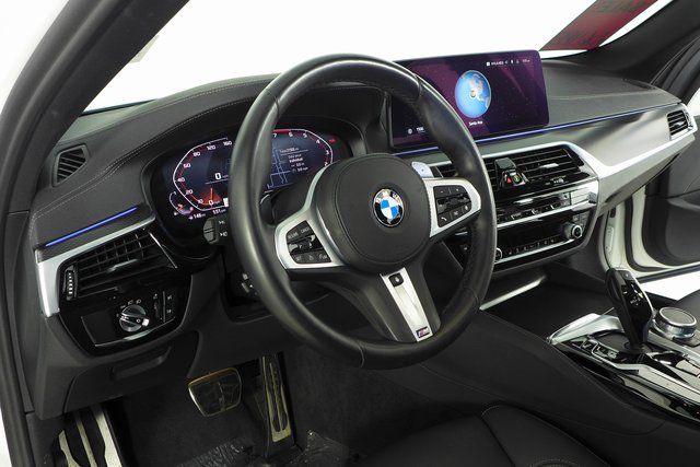 2022 BMW 5 Series M550i xDrive 27