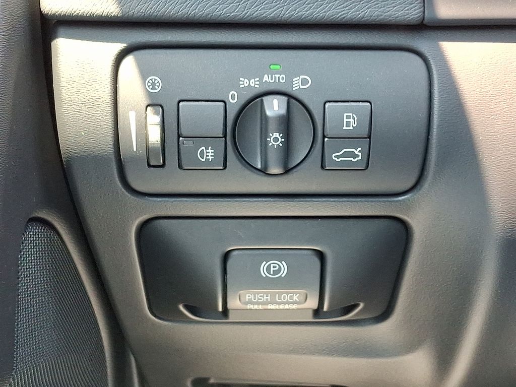 Thumbnail: 2013 Volvo S60 - 24