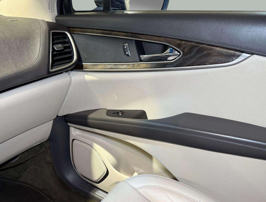 Used 2017 Midnight Sapphire Blue Metallic Lincoln Reserve image 22