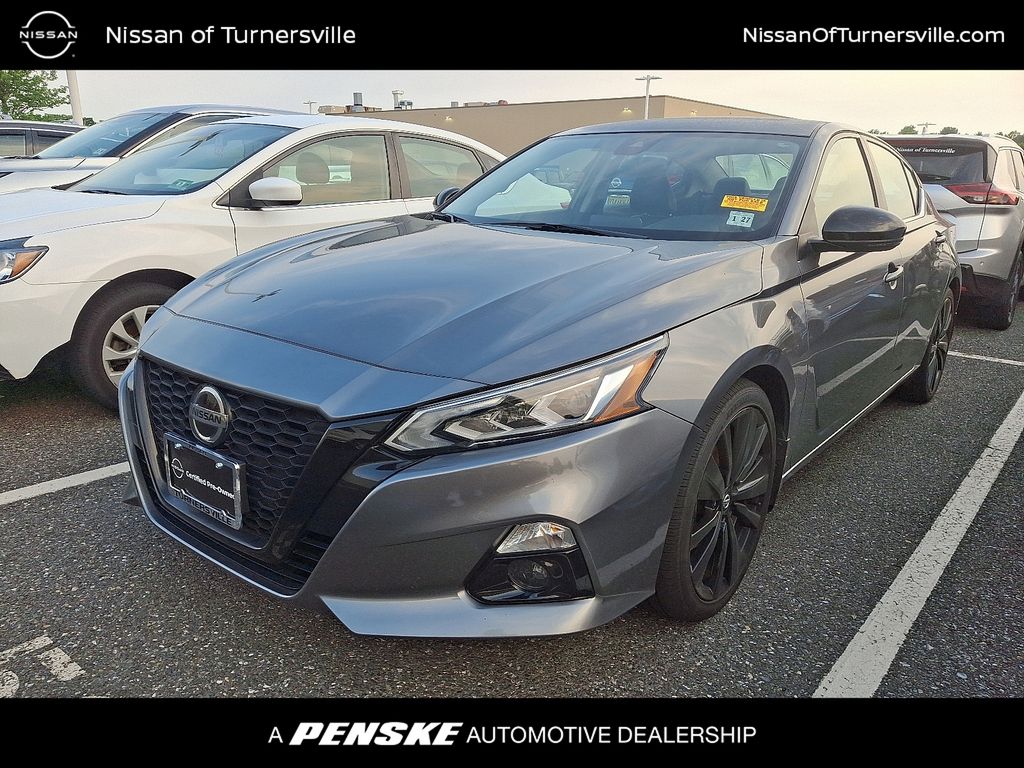 2022 Nissan Altima SR Hero Image