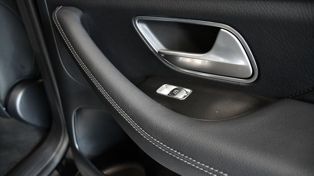 Thumbnail: 2025 Mercedes-Benz GLE - 31