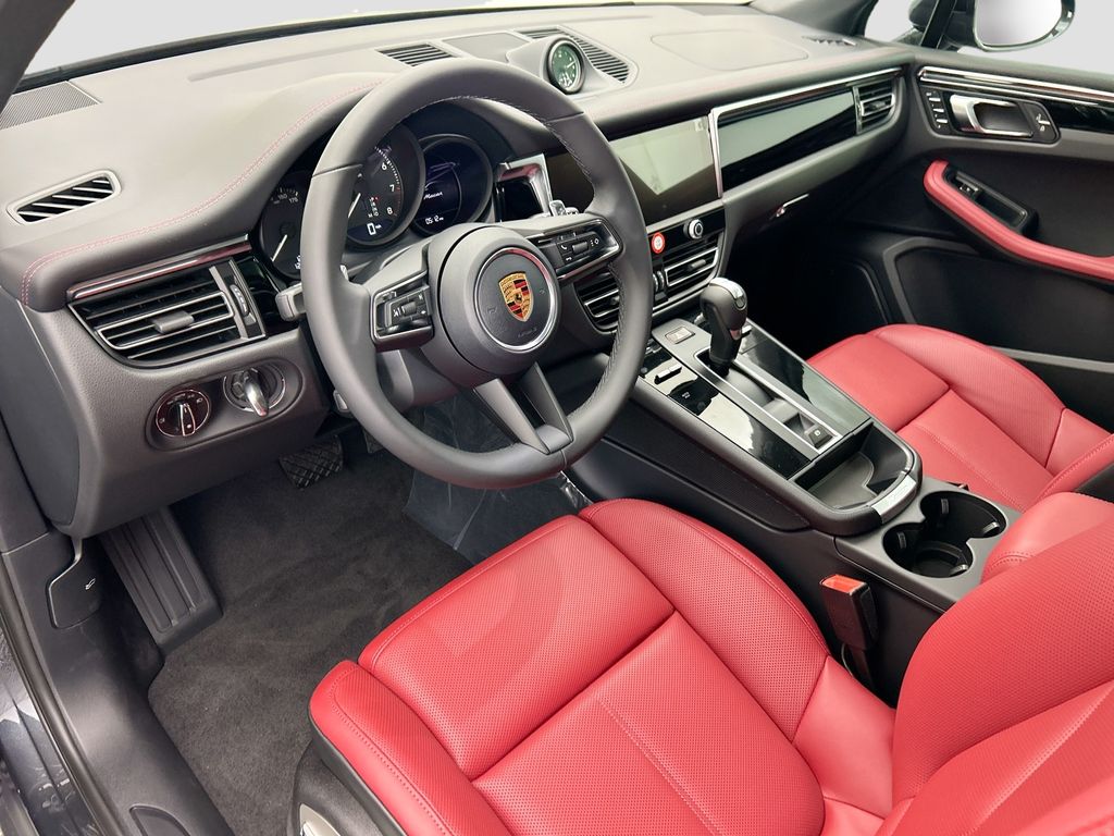 Thumbnail: 2026 Porsche Macan - 4