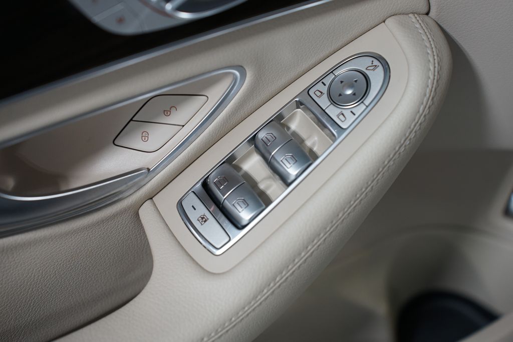 Thumbnail: 2021 Mercedes-Benz C-Class - 30