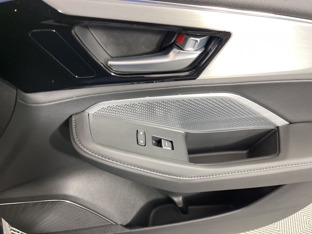 2025 Acura MDX Base 23