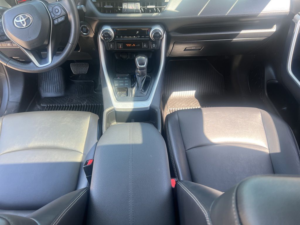 2022 Toyota RAV4 XLE Premium photo