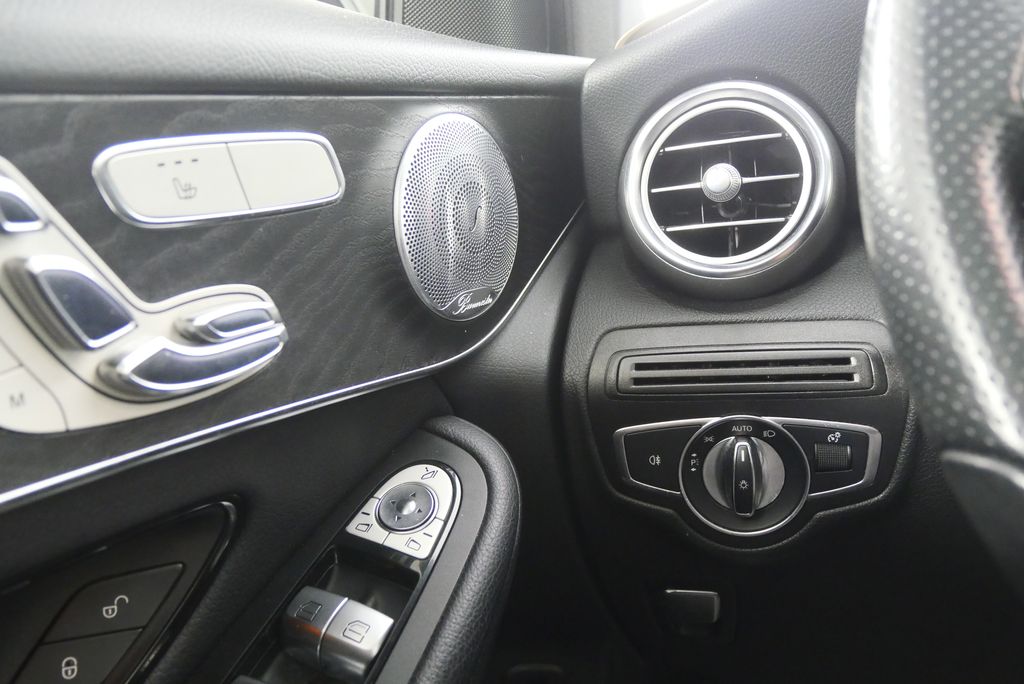 Thumbnail: 2018 Mercedes-Benz GLC - 20