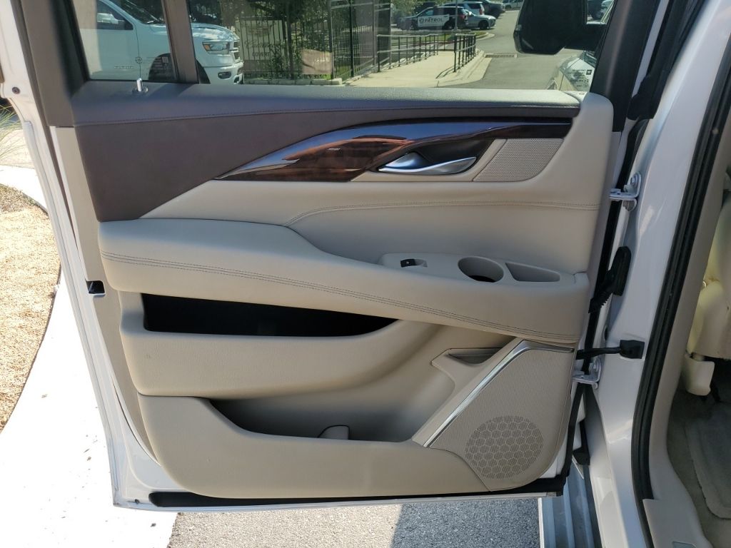 2016 Cadillac Escalade Esv  Utility Luxury Rear Wheel Drive In Austin, Texas