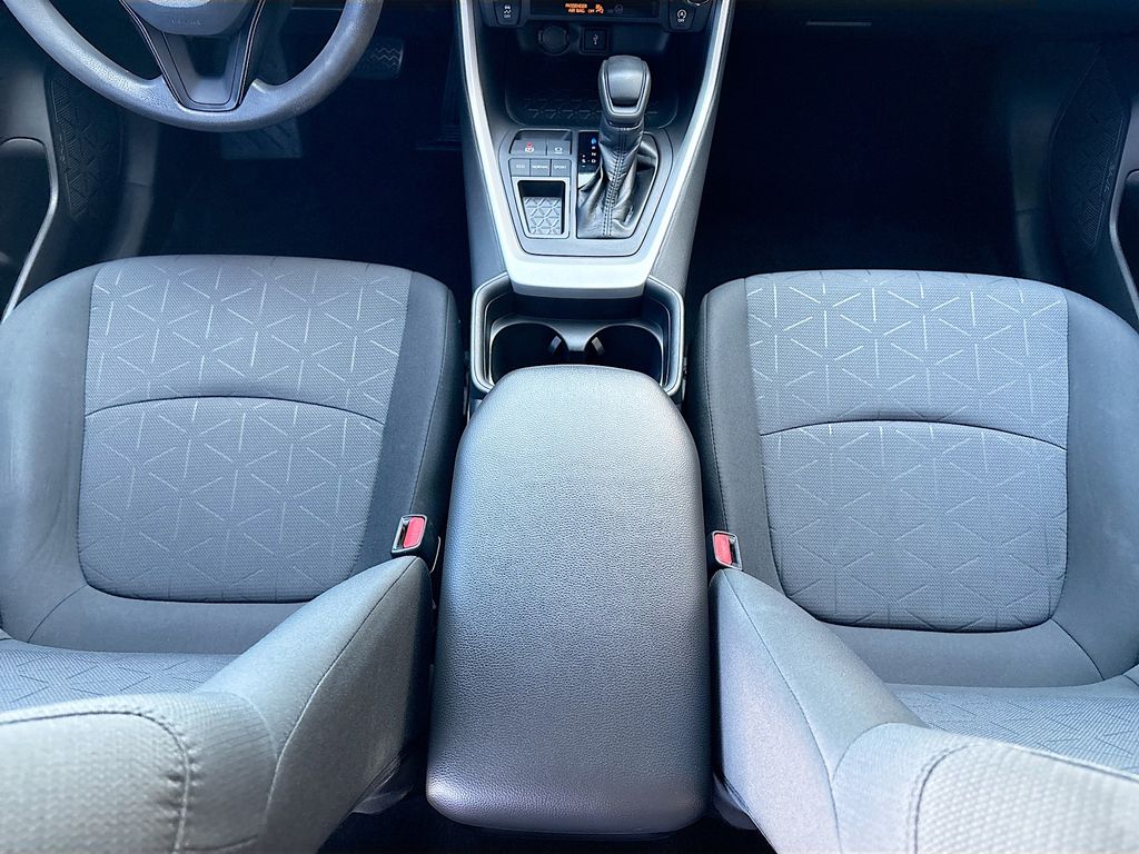 Thumbnail: 2020 Toyota RAV4 - 16