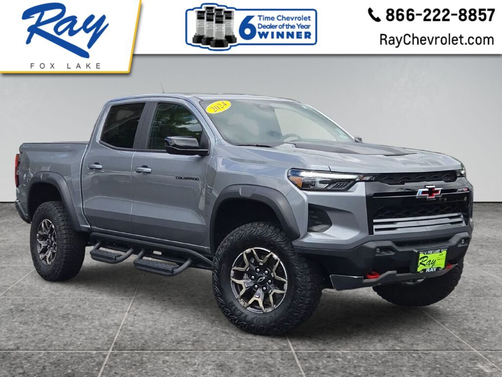 Sterling Gray Metallic 2024 Chevrolet Colorado Pickup Truck Four-Wheel Drive 8-Speed Automatic
