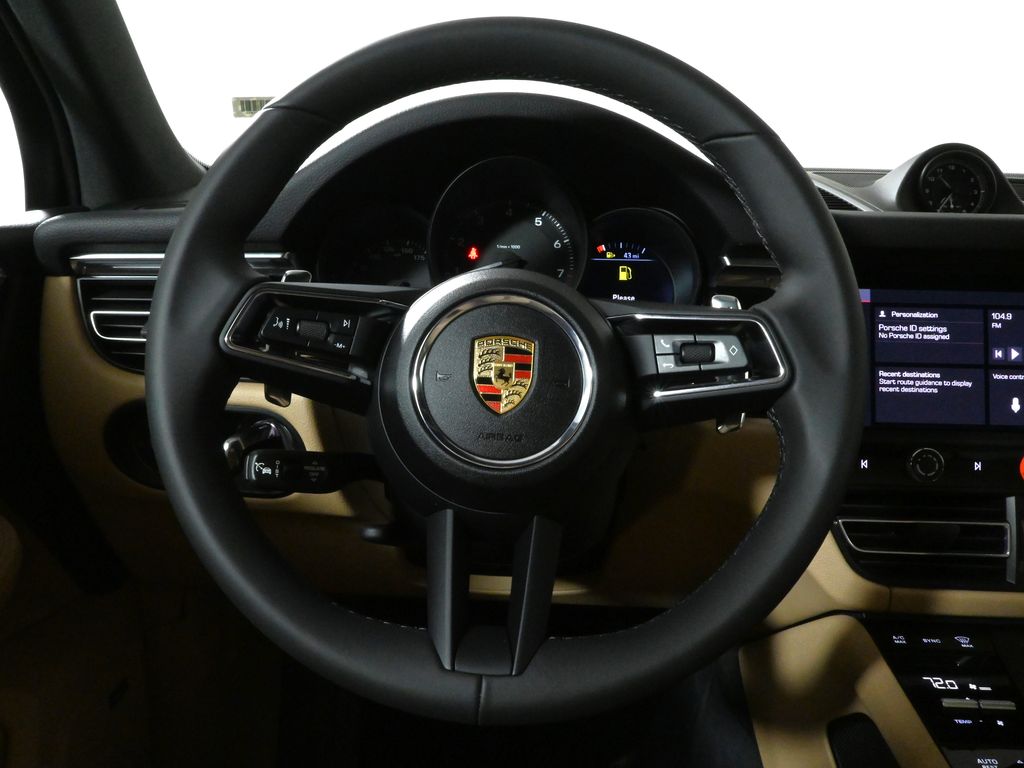 Thumbnail: 2025 Porsche Macan - 20