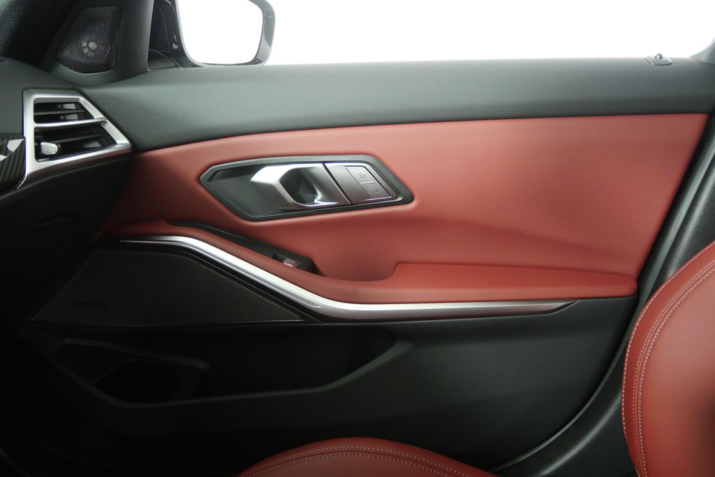 Thumbnail: 2025 BMW 3 Series - 24