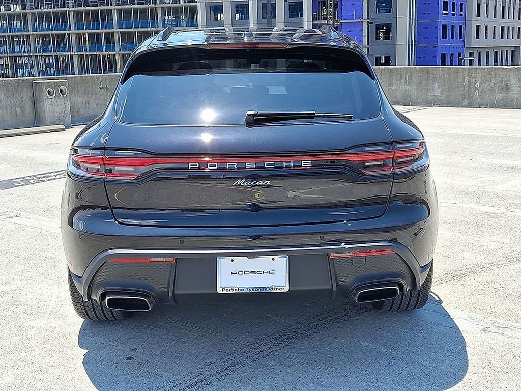 Thumbnail: 2025 Porsche Macan - 9