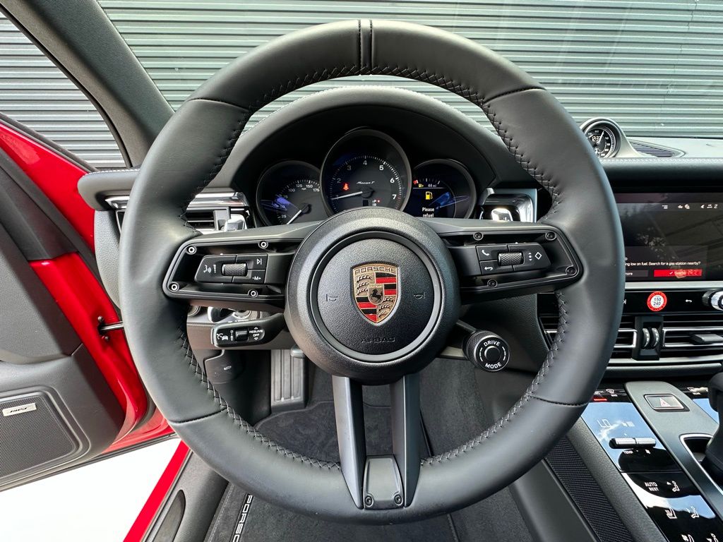 Thumbnail: 2025 Porsche Macan - 19