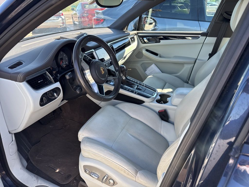 Thumbnail: 2016 Porsche Macan - 24