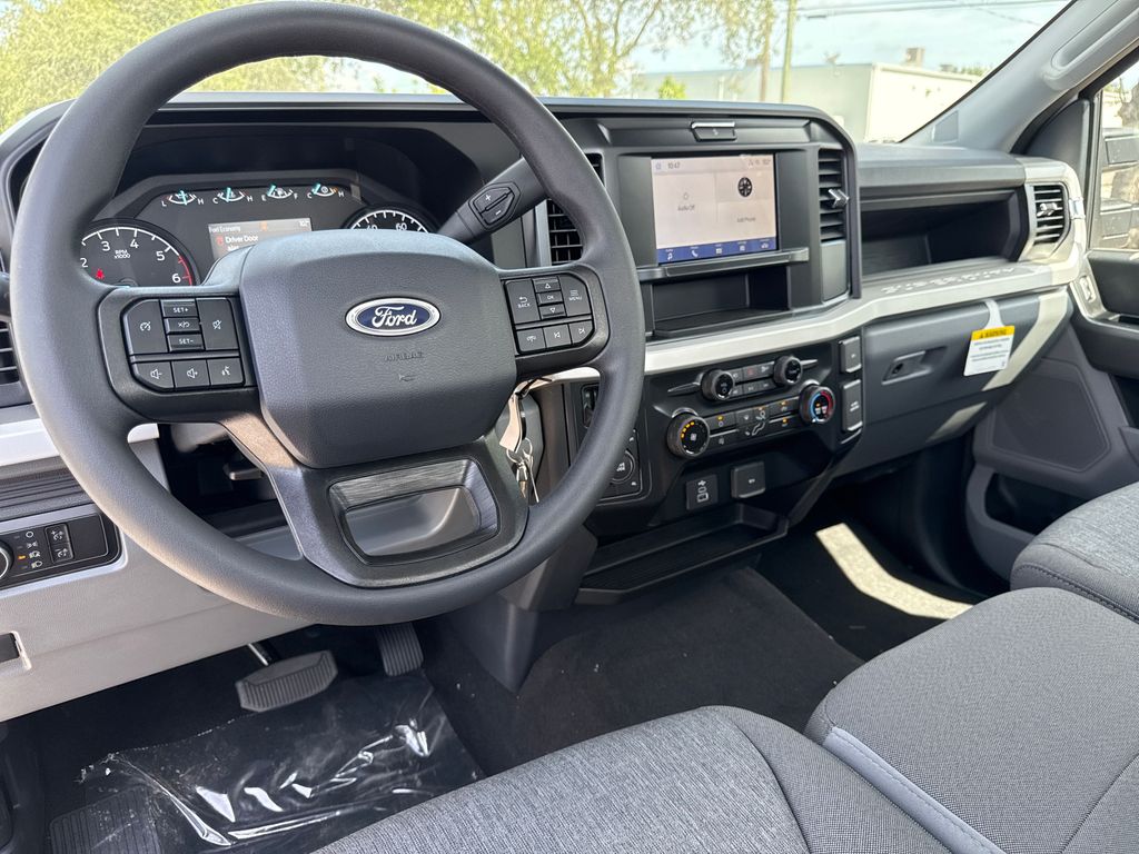 2025 Ford F-350 photo 4