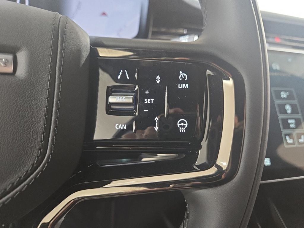 New 2026 Black Land Rover Dynamic SE image 15