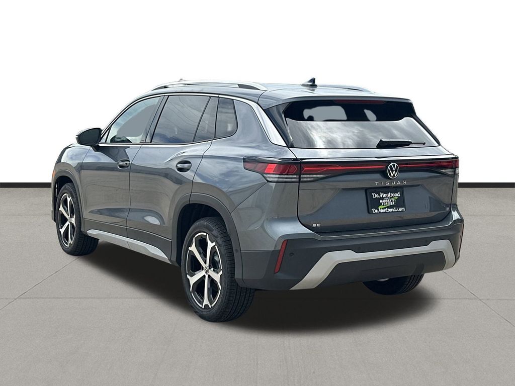 New 2025 Platinum Gray Volkswagen 2.0T SE image 7