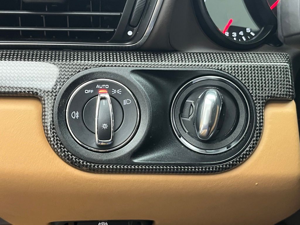 Thumbnail: 2015 Porsche 911 - 27