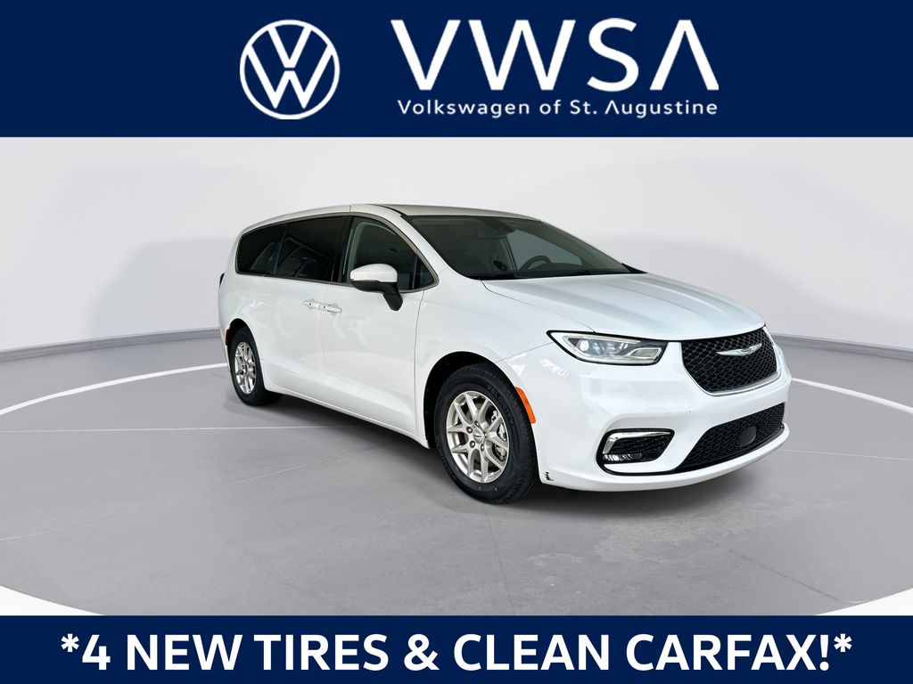 Bright White Clearcoat 2023 Chrysler Pacifica Minivan Front-Wheel Drive 9-Speed Automatic