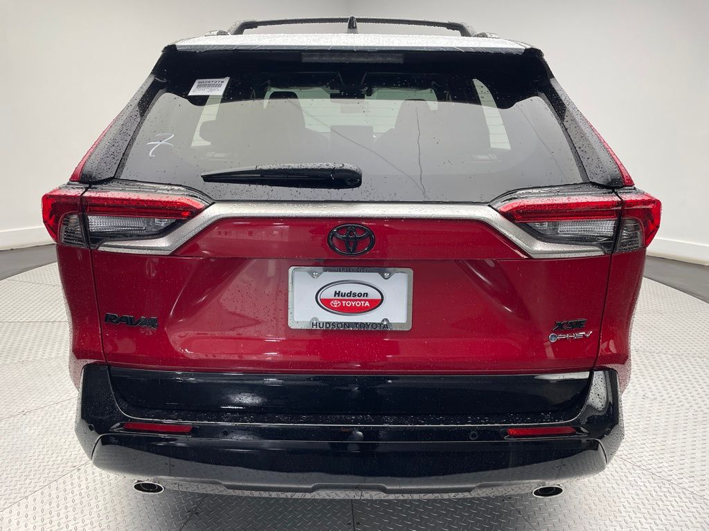 2025 Toyota RAV4 XSE 6