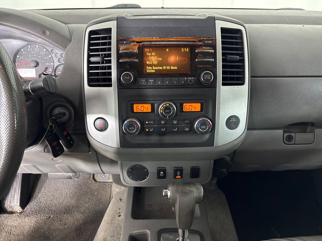Used 2013 Blue Nissan SV image 28