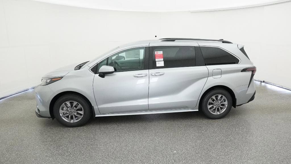 Thumbnail: 2025 Toyota Sienna - 24