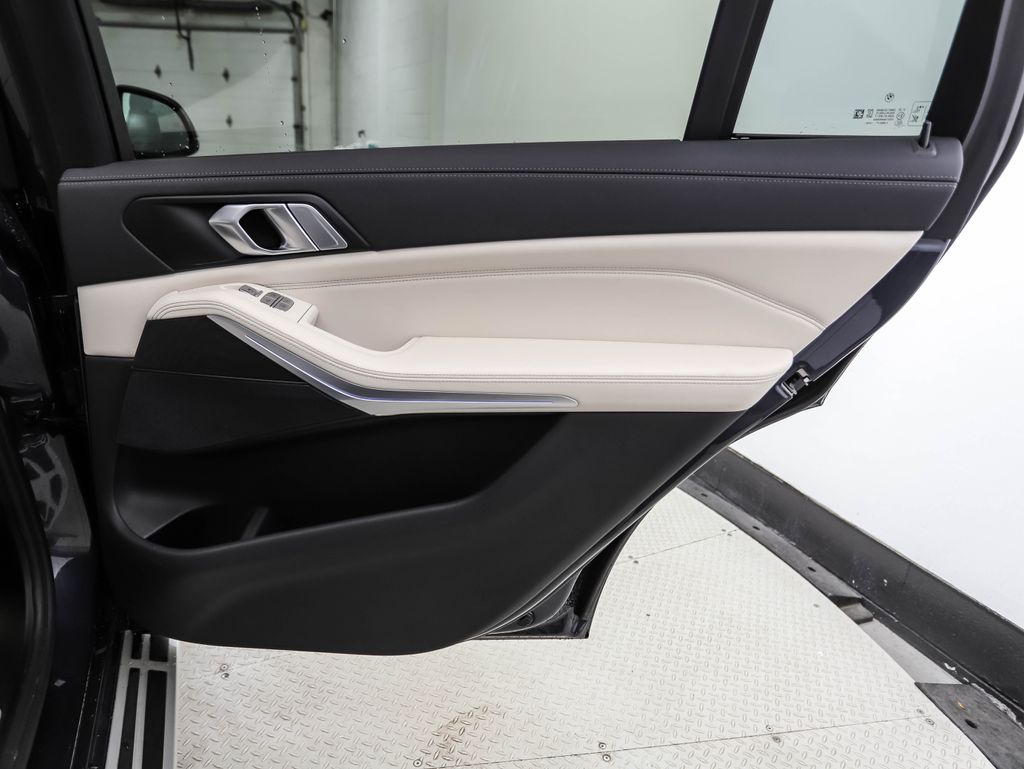 Thumbnail: 2022 BMW X7 - 31