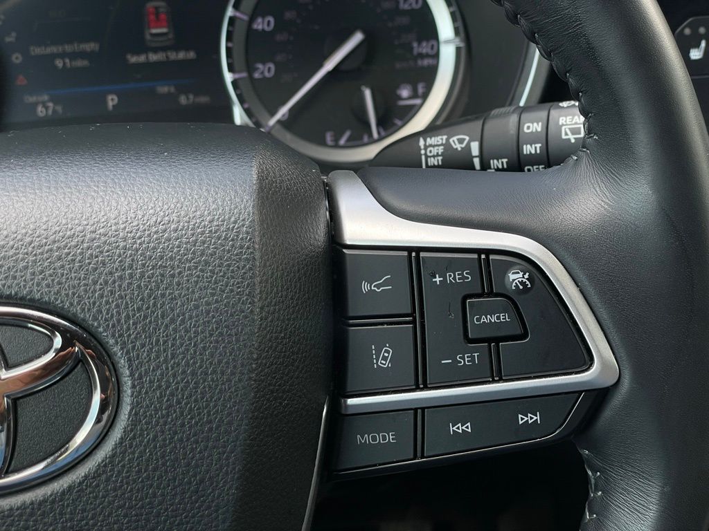 2022 Toyota Highlander XSE 14